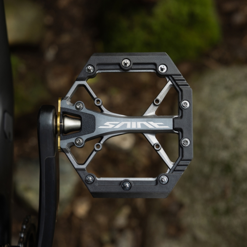 Novos pedais de plataforma SAINT e DEORE XT: A conexão  com os trilhos que esperavas